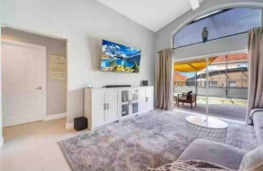 Charming and Cozy Room near to Disney